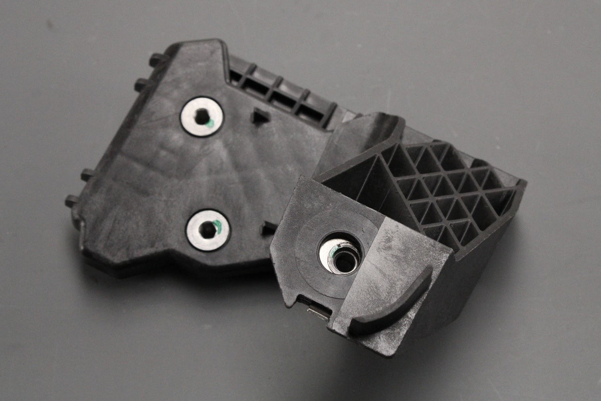 Skoda Karoq 2018-on headlight mounting bracket (right) 57A804594