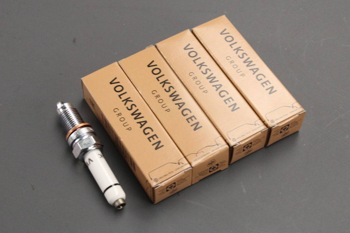 VW Golf Polo Tiguan A1 A3 Skoda SEAT 1.2 1.4 TSI spark plugs 04E905601B