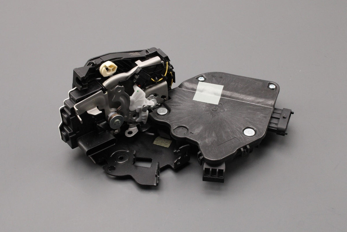 Land Rover Discovery 5 Range Rover 13-on front door lock (left) LR078730, view 1
