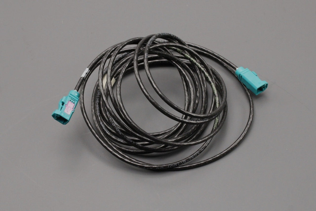 VW Golf Tiguan Audi A4 A6 Q8 R8 16-on reversing camera wiring 000098654A, view 1
