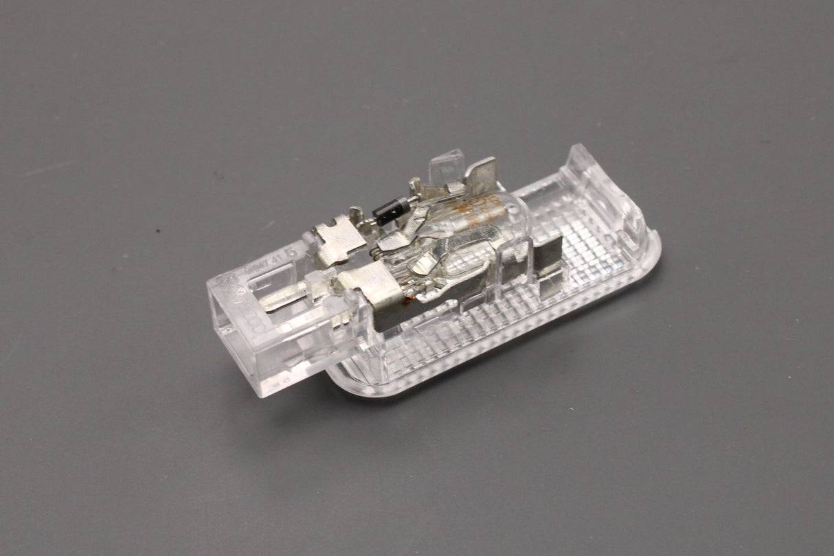 VW Bora Audi A4 Skoda Octavia SEAT Toledo 98-on footwell light 3B0947415