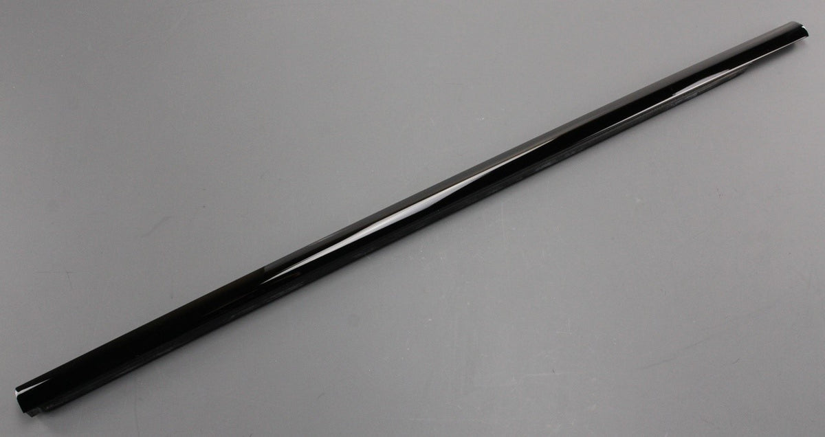 Range Rover Evoque 12-18 front window aperture moulding (right) LR080274, view 1