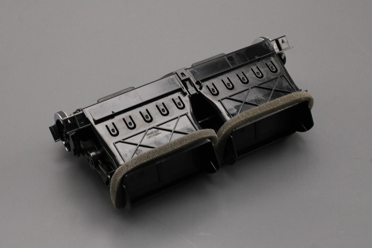 Range Rover Evoque 2012-18 centre dashboard air vents LR093917
