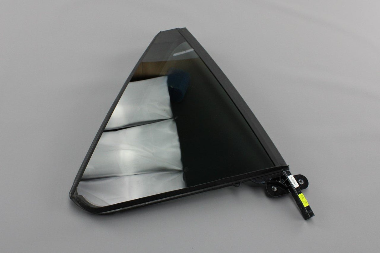 VW T-Roc 18- rear quarter glass window with seal (right) 2GA845214L 5AP