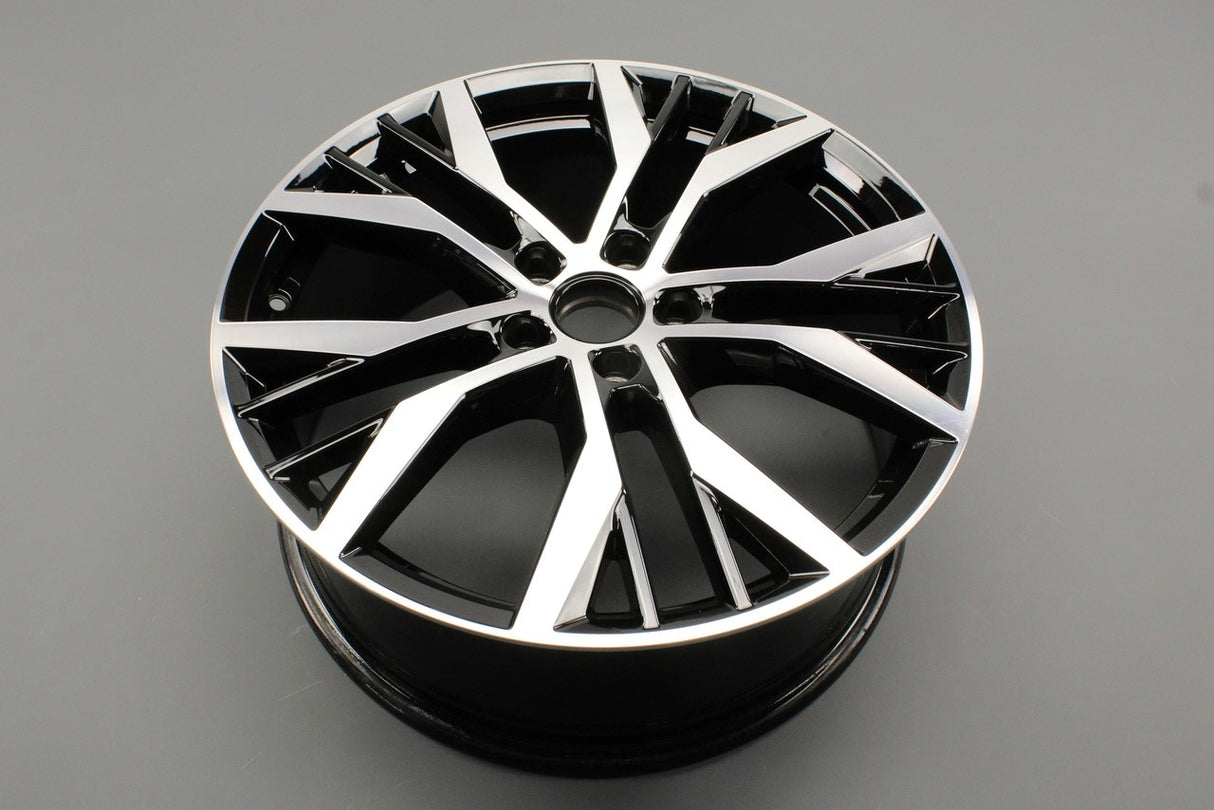 VW Golf MK7 MK7.5 GTI 2013-2020 'santiago' alloy wheel 5G0601025AN FZZ
