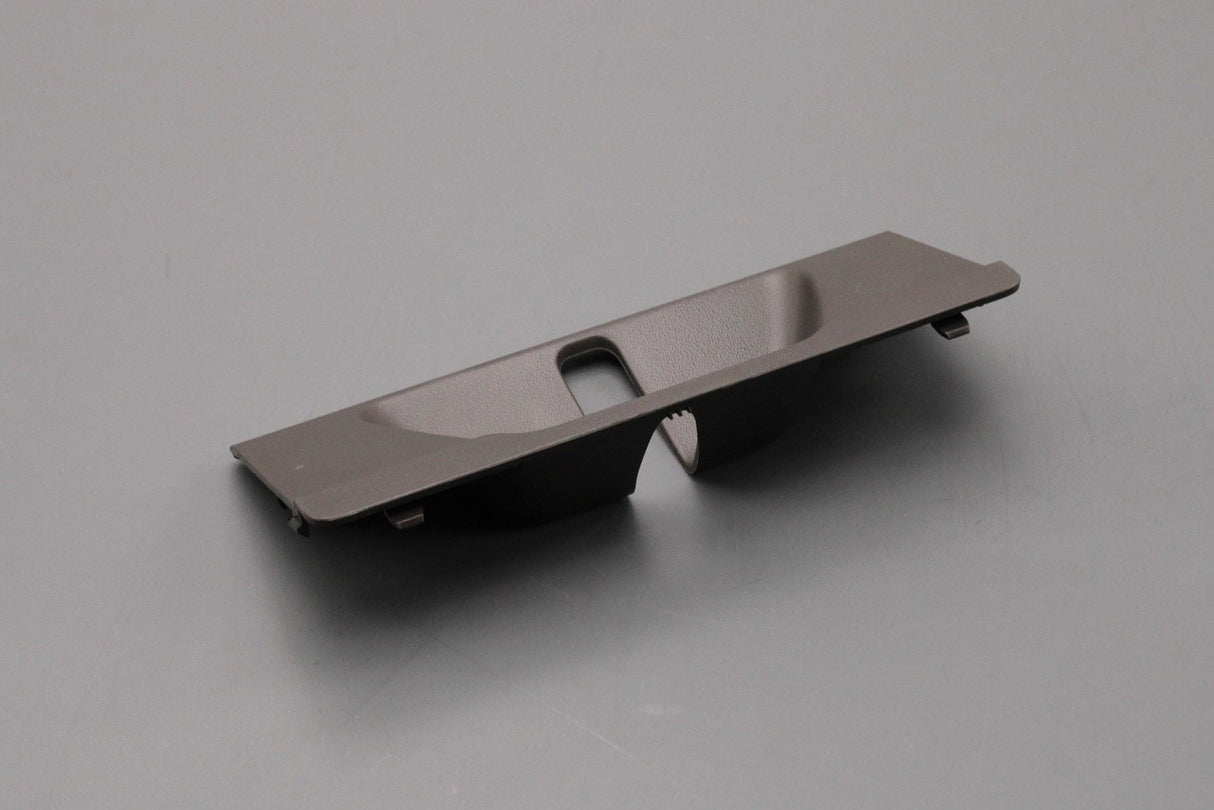 Land Rover Discovery 5 2017-on boot latch cover LR088767