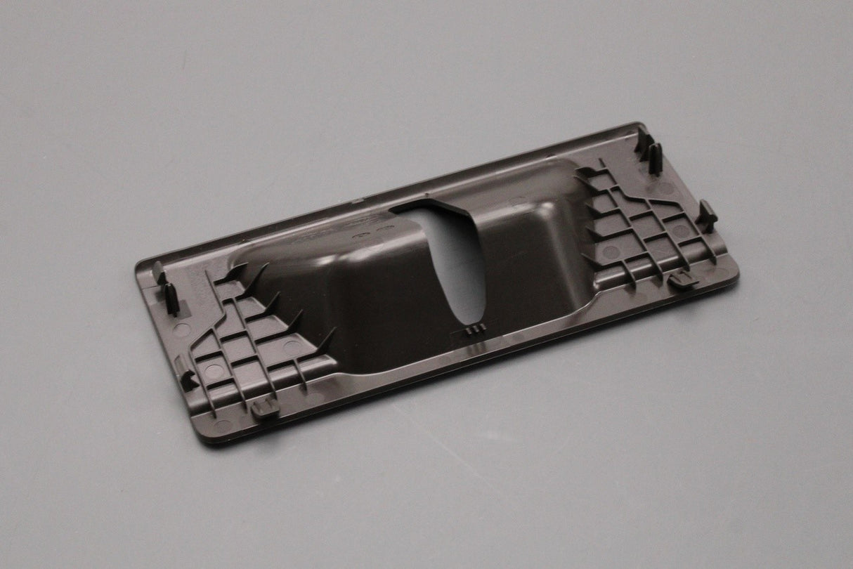 Land Rover Discovery 5 2017-on boot latch cover LR088767