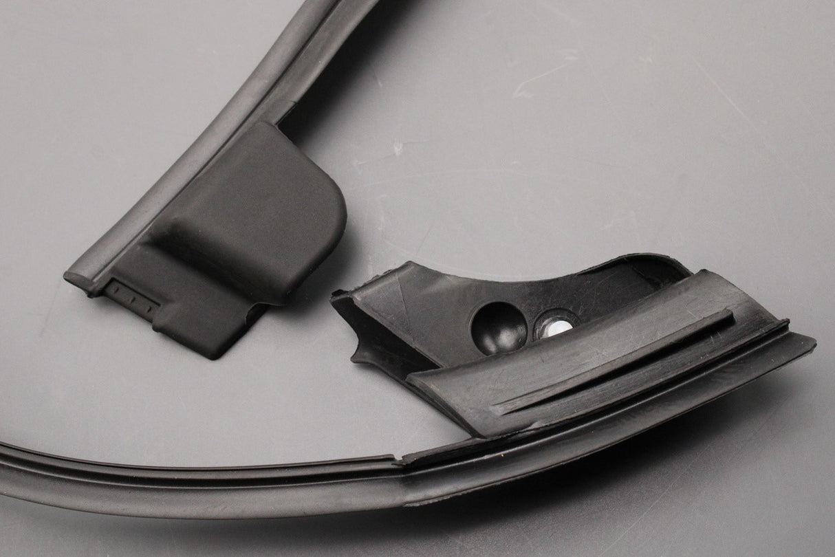 Land Rover Discovery Sport 2015-on drip rail seal (front left) LR058543