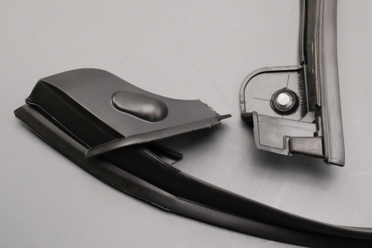 Land Rover Discovery Sport 2015-on drip rail seal (front left) LR058543