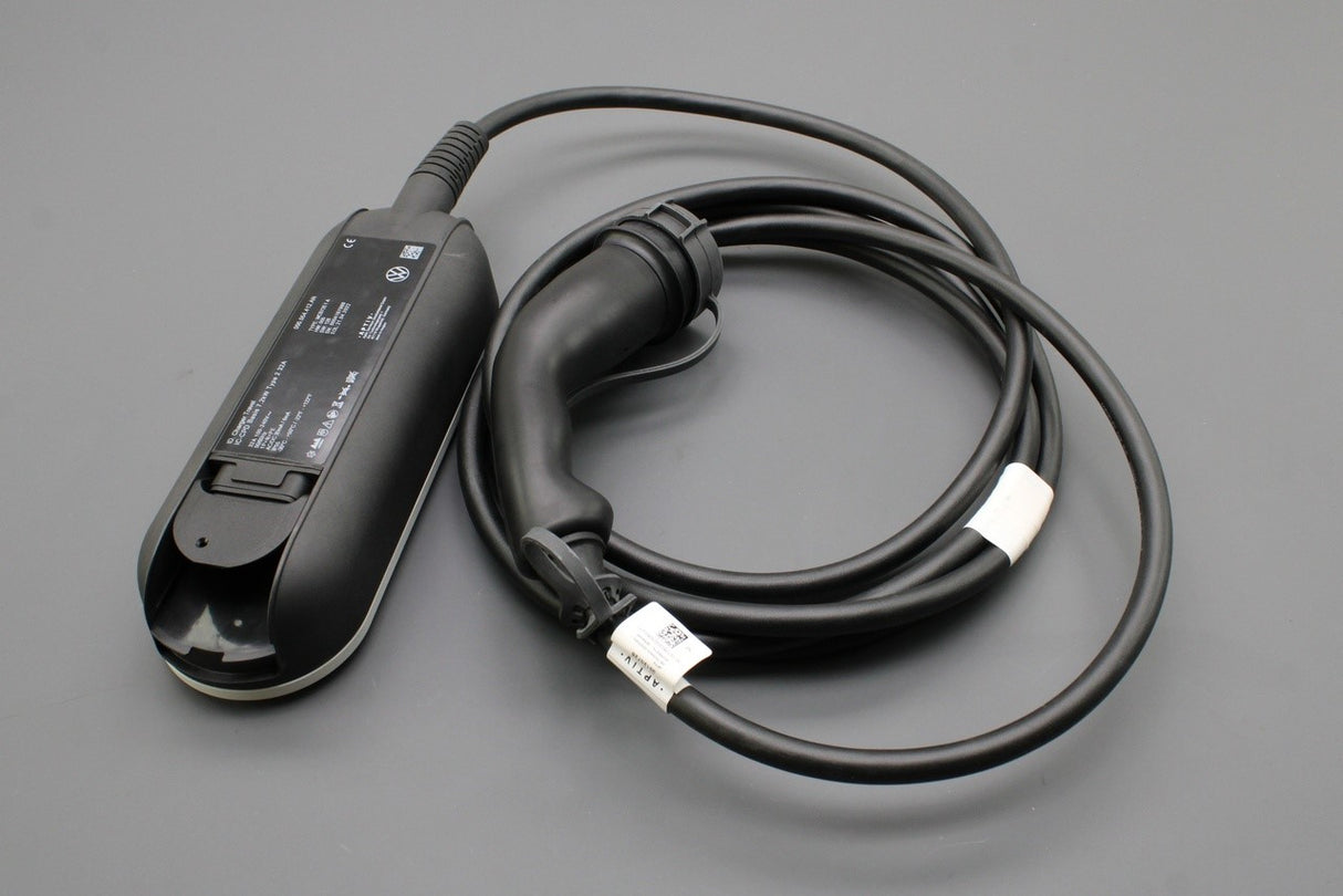 Volkswagen accessory ID. basic travel charger (7.2KW / 32A) 000054412AJ