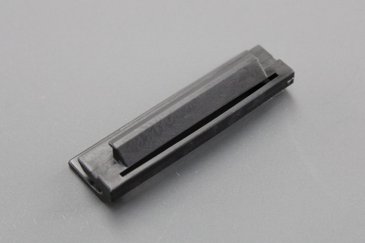 Toyota Lexus windscreen stopper (x2) 56115-30120