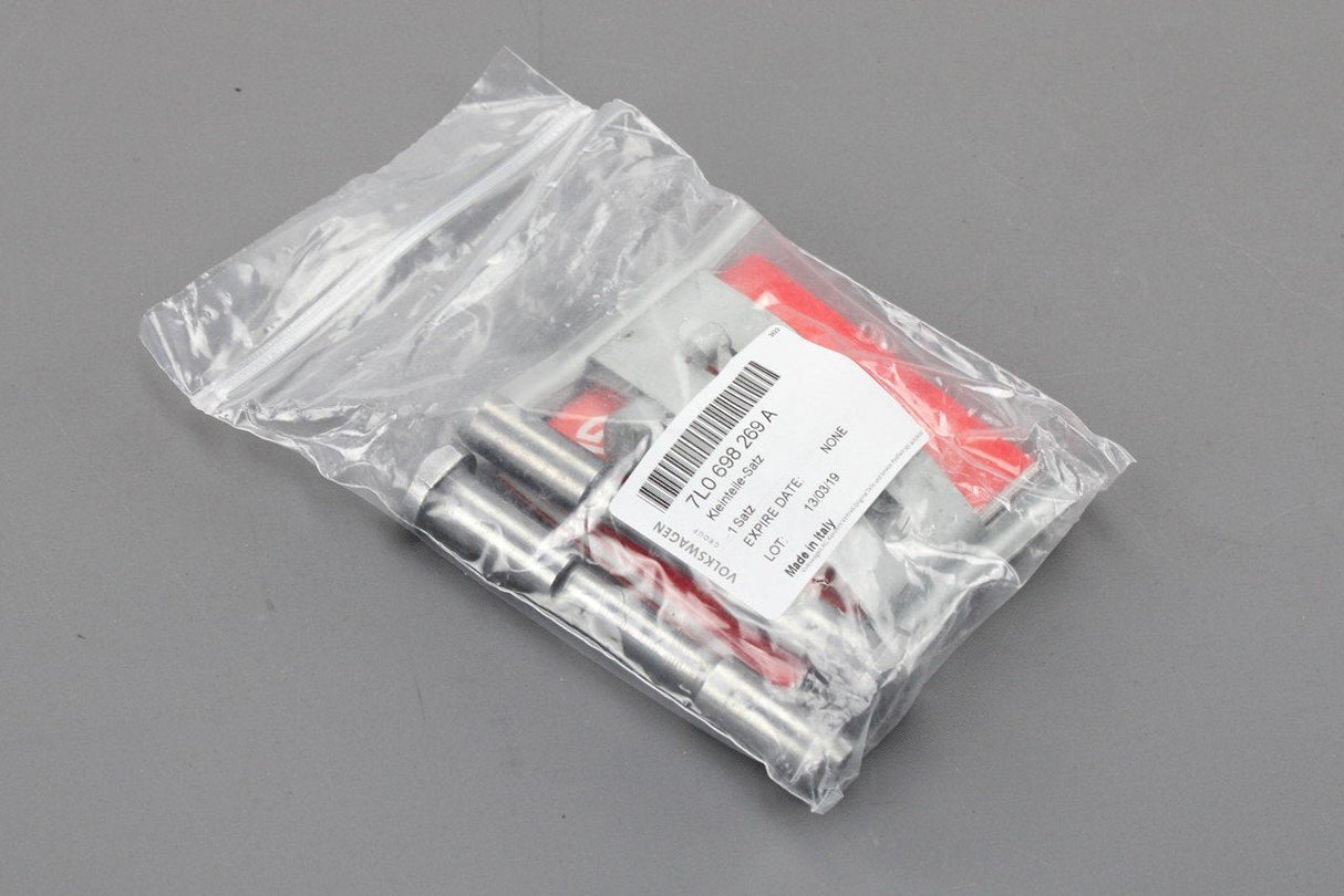 Audi Q7 07-15 VW Touareg 03-10 front brake pad fixing set 7L0698269A