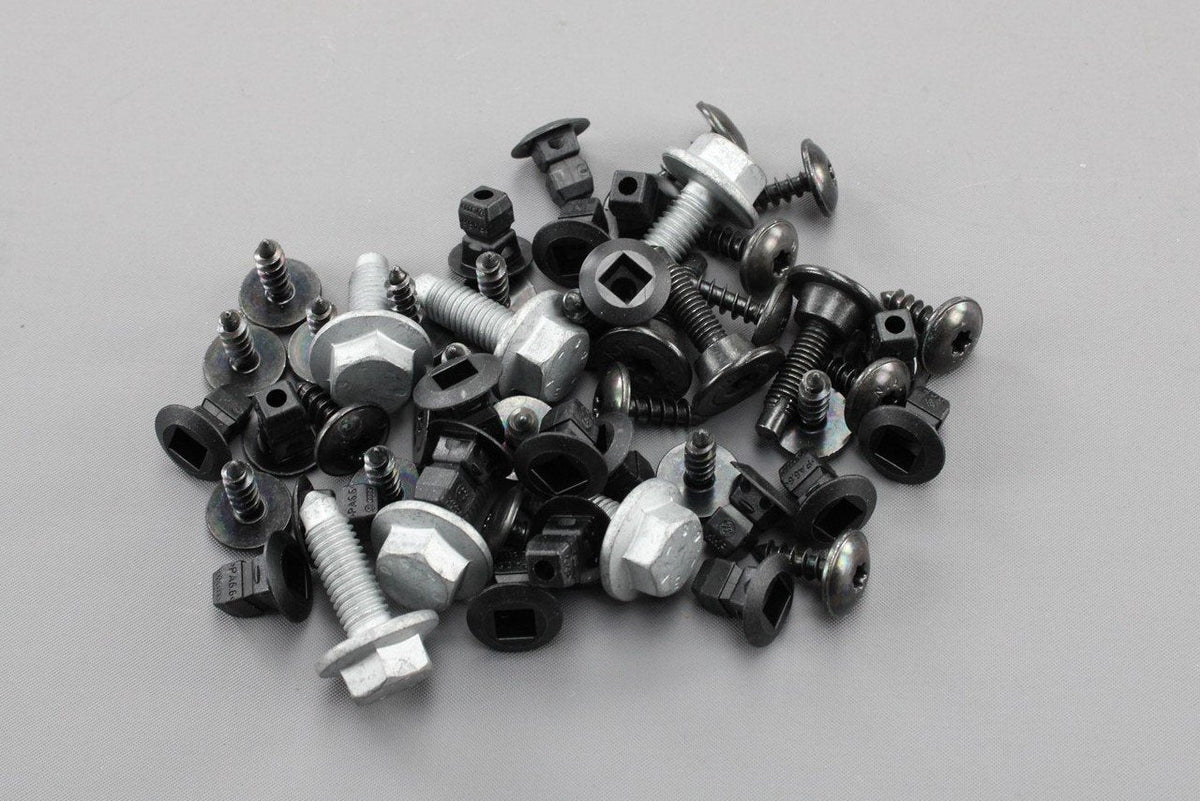 VW Crafter 2017-on bumper fixing screw set (rear) 7C0898623A, view 1