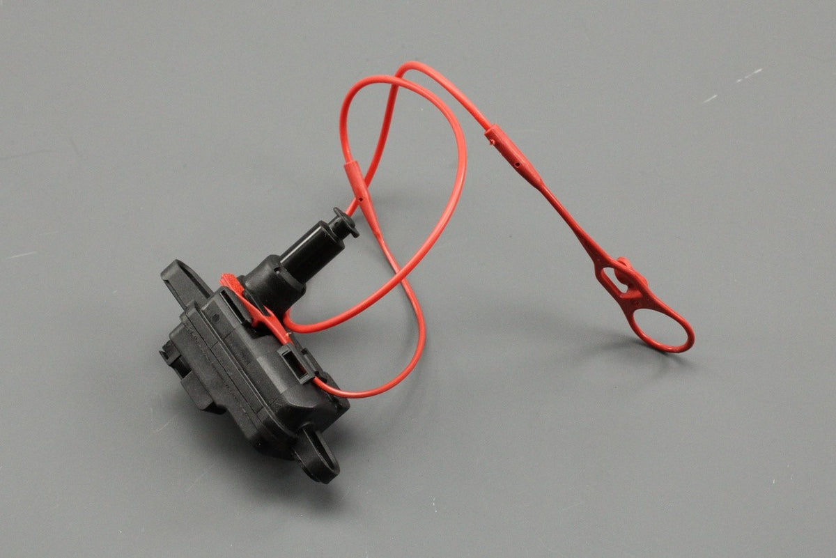 VW Touareg Audi A3 A4 A5 A6 Q3 Q7 2007-on fuel flap actuator 8V0862153B, view 1
