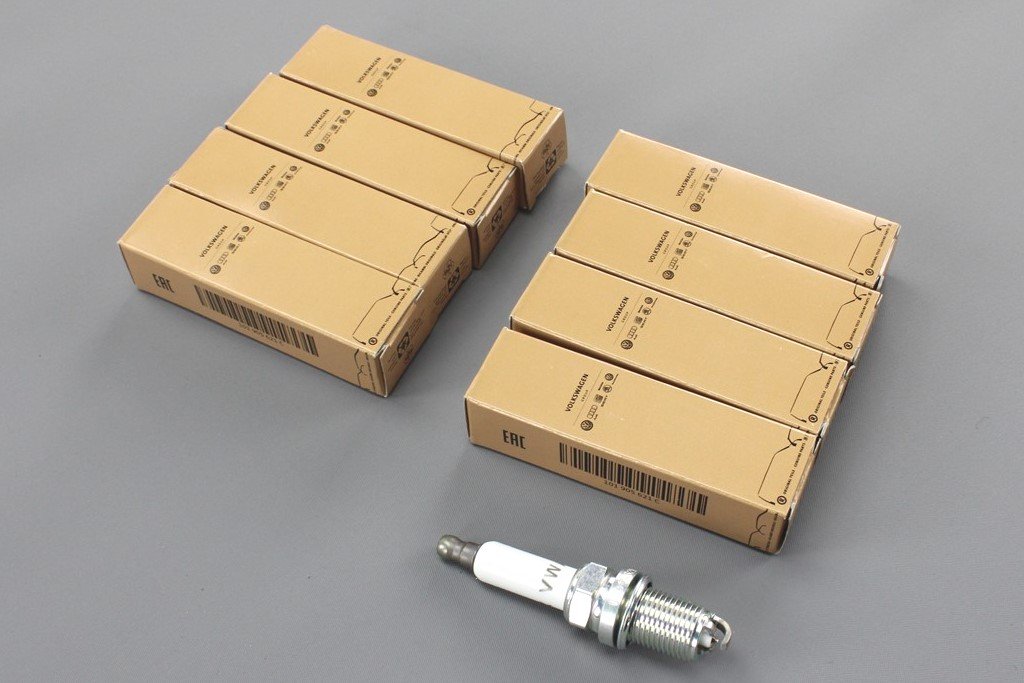 Audi R8 07-12 RS4 06-09 RS5 4.2L V8 spark plugs set (x8) 101905621C, view 1