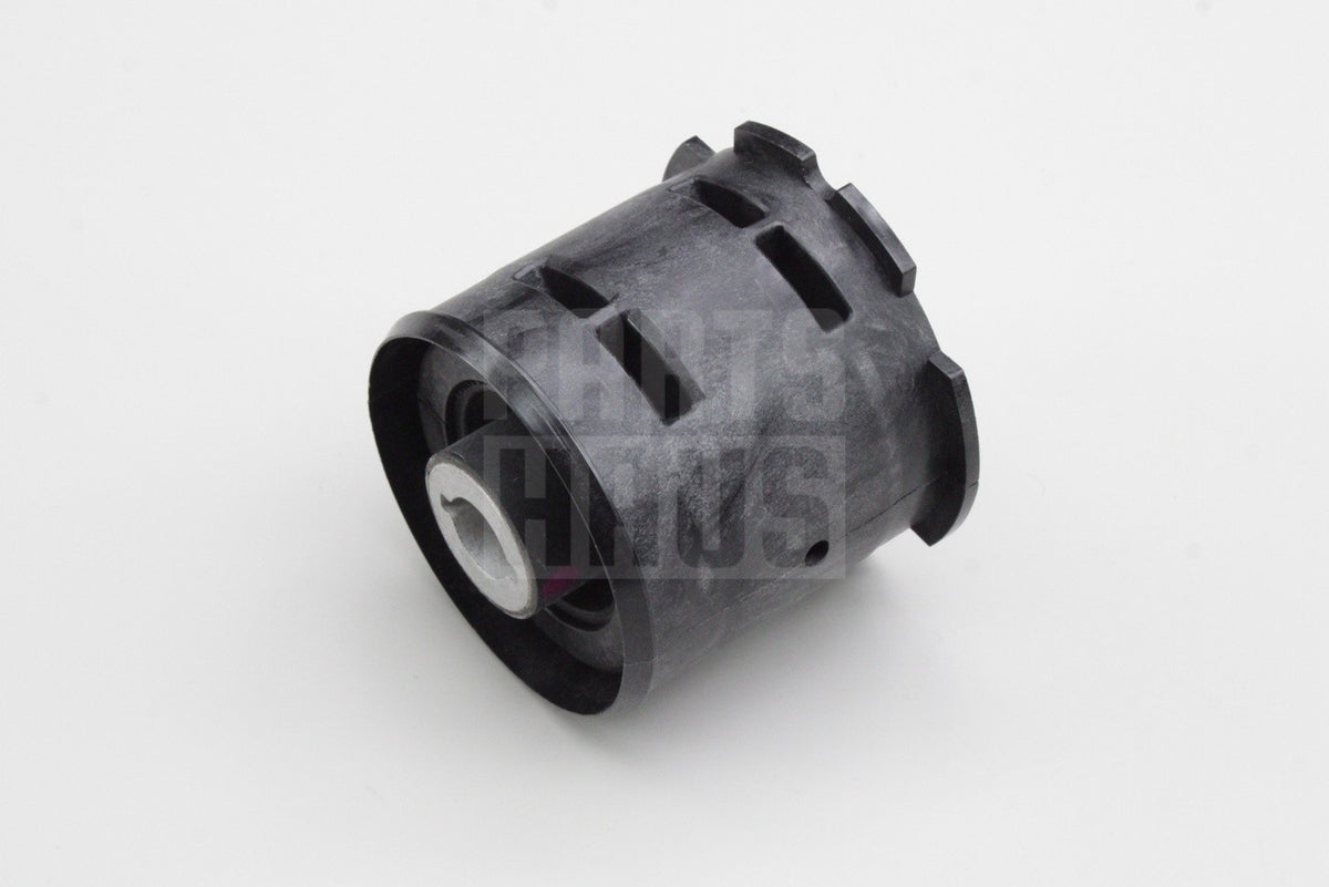 Audi A8 RS5 A5 S5 A4 S4 Q7 Touareg rear diff sub frame bush 4M0599257R