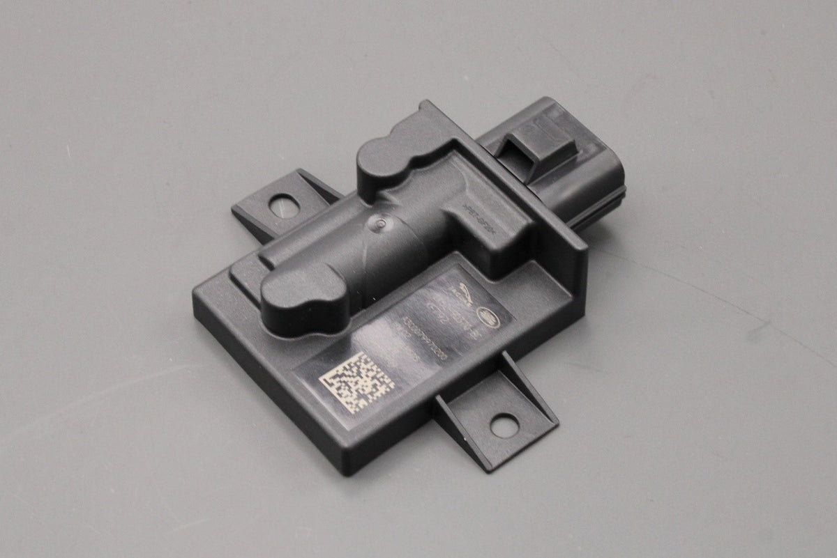 Land Rover Defender 2020-on 3.0 TD fuel pump control module LR173830, view 1