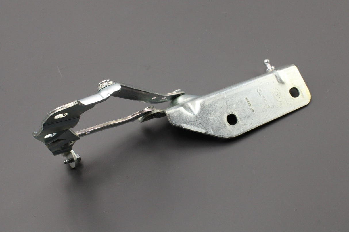 Land Rover Discovery Sport 2015-on bonnet hinge (left) LR075406