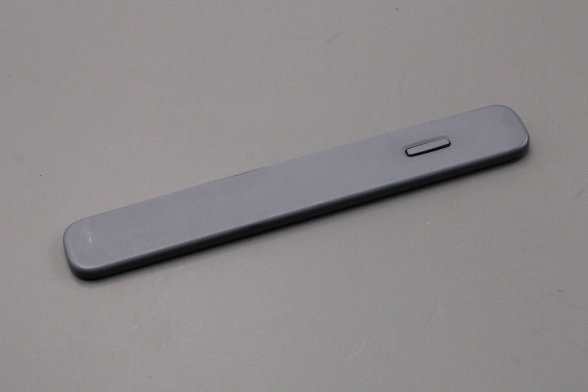 Range Rover Evoque 2019-on door handle cover (front right) LR135272, view 1
