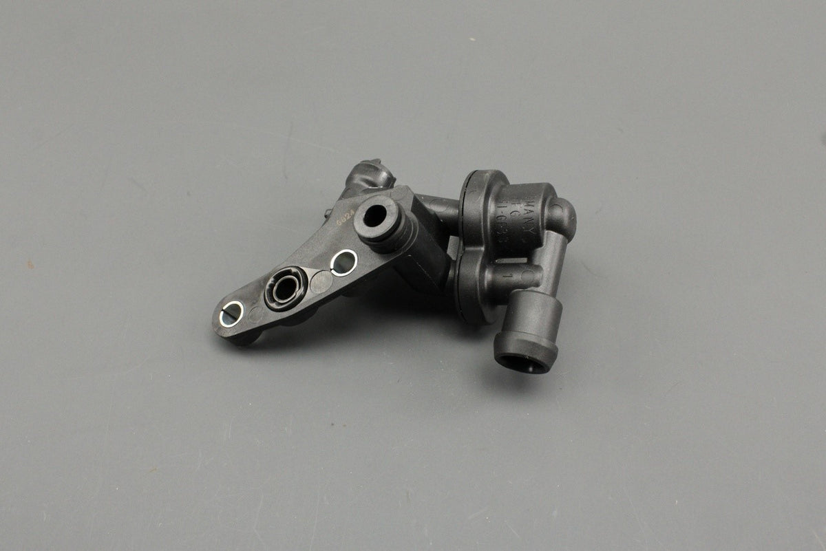 VW Touareg Audi A8 Q7 4.0 TDI coolant breather valve (left) 057121671F, view 1