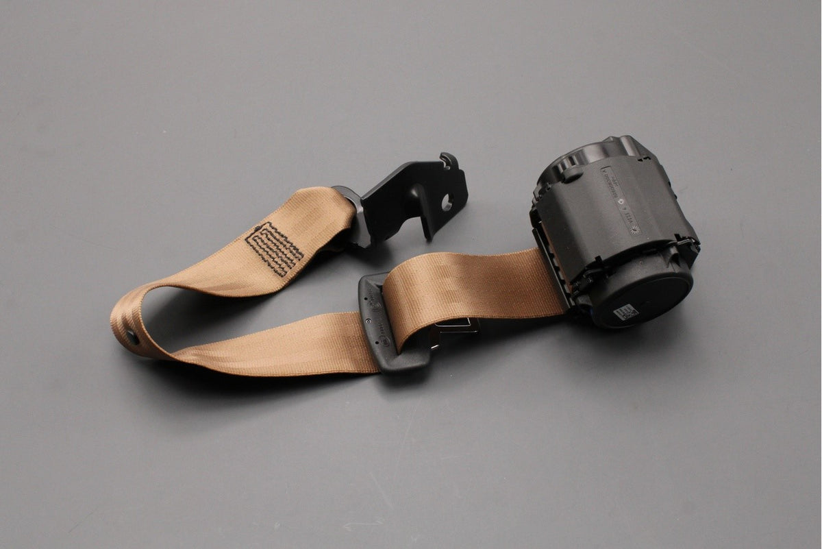 Range Rover L460 2022-on rear seat belt (centre) LR160981, view 1