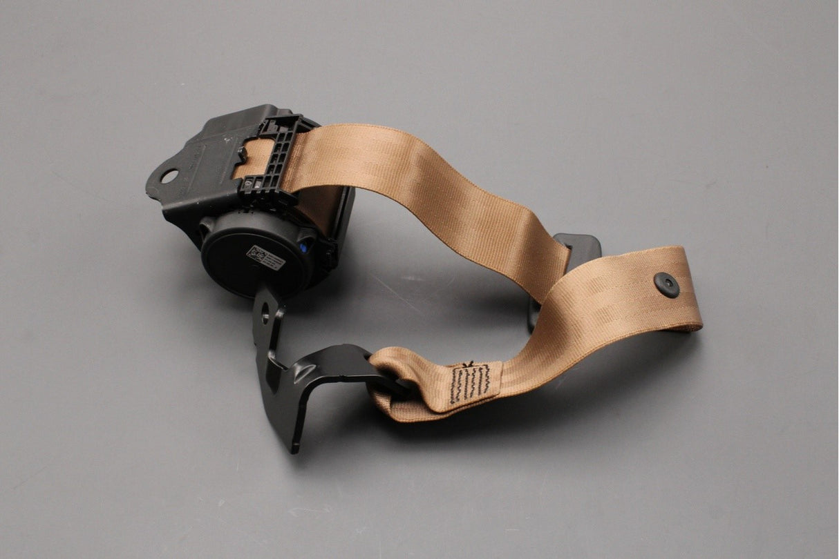 Range Rover L460 2022-on rear seat belt (centre) LR160981