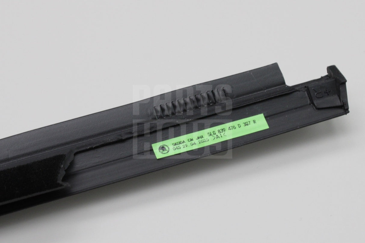 Skoda Enyaq Elroq rear window aperture seal (right) 5LG839476D 3Q7