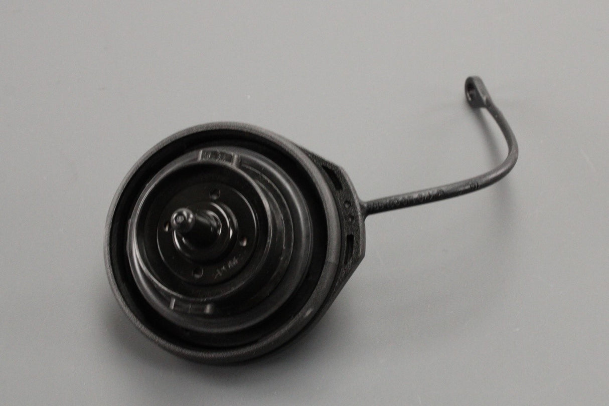 VW Touareg Audi A4 A5 A6 A7 Q5 SEAT fuel filler cap (diesel) 4G0201550K
