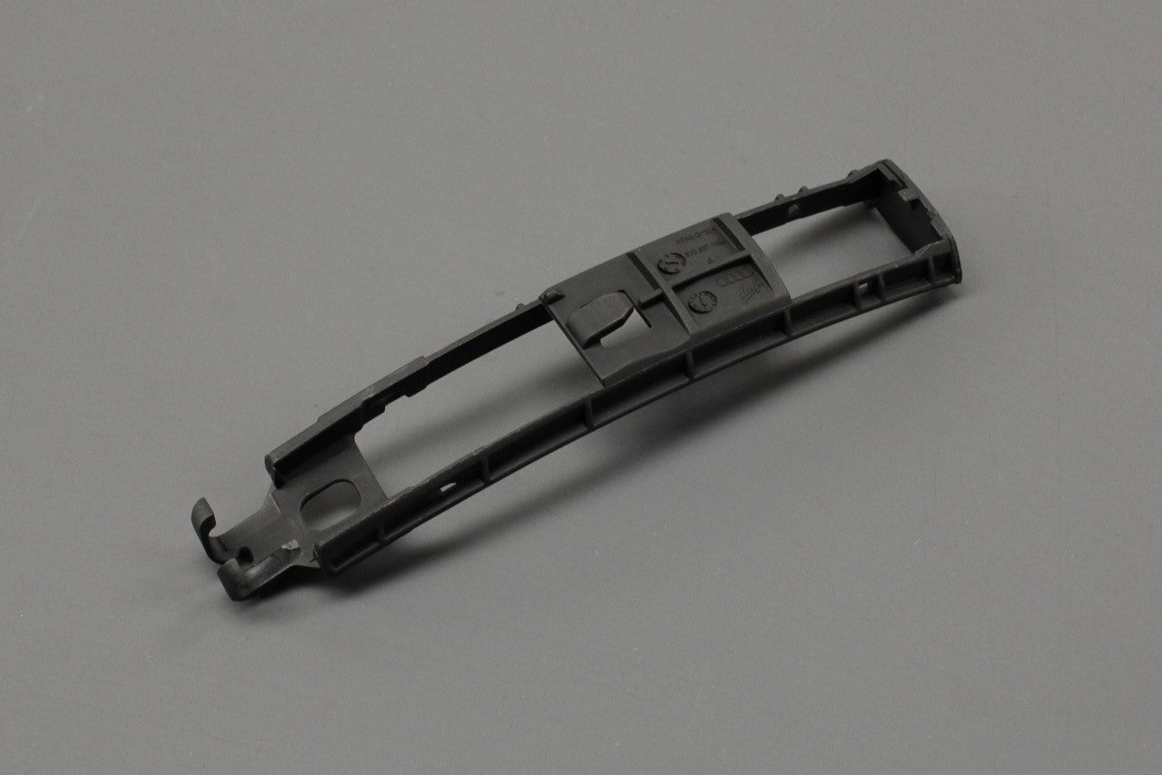 Audi A3 Q2 RS3 TT TTRS front door handle link (left) 8V0837109A