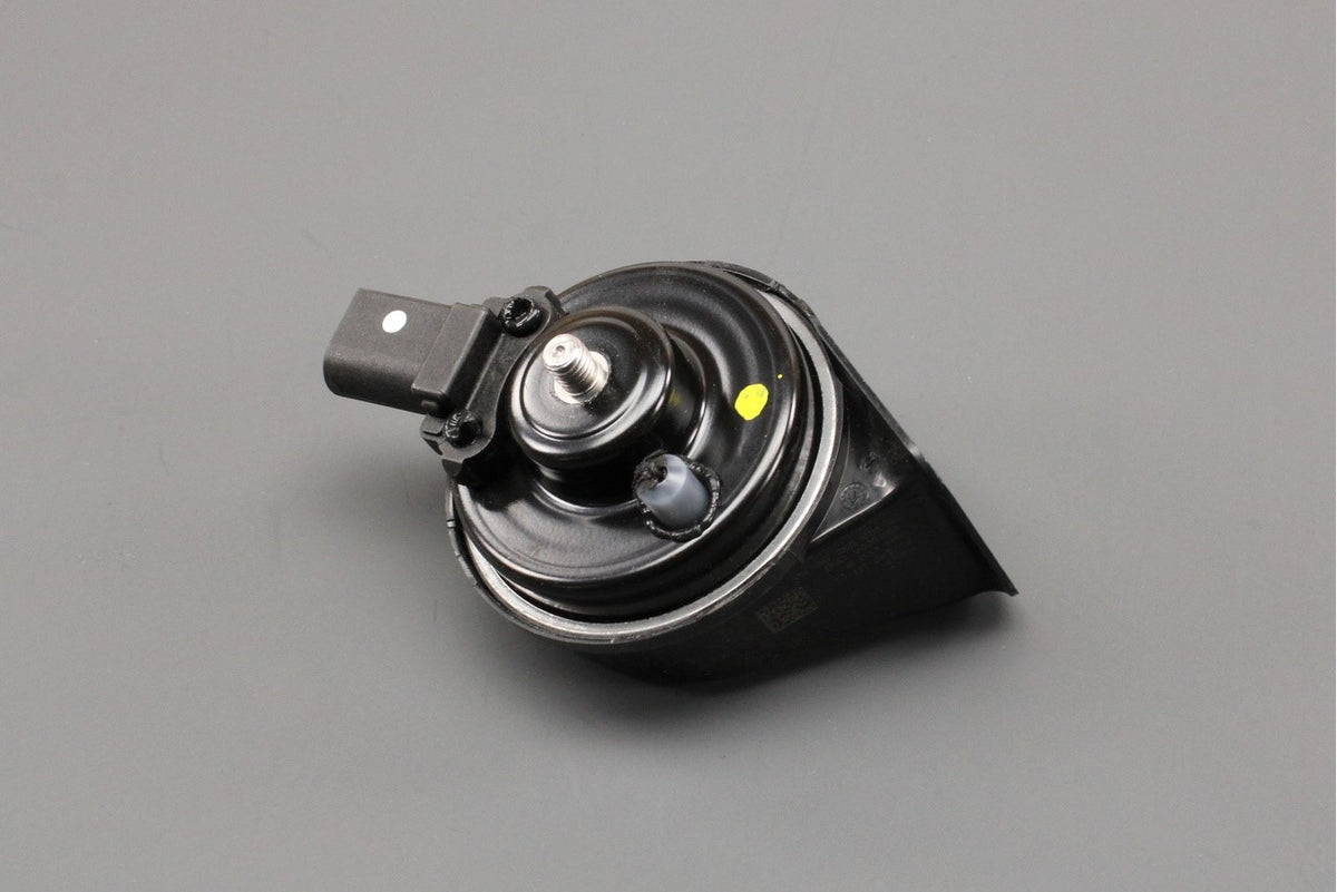 VW Beetle Caddy Audi A3 Q2 2012-on signal horn (low tone) 2K5951221A, view 1