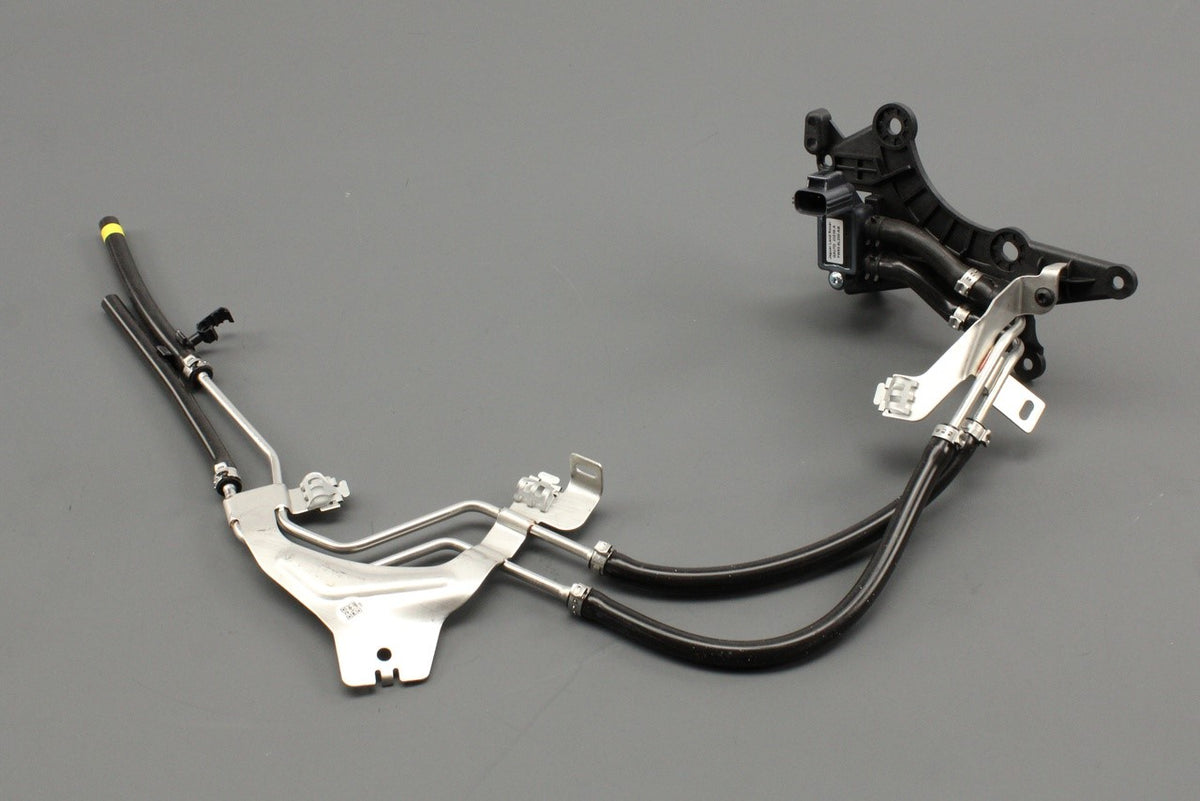 Land Rover Discovery 4 10-16 3.0 V6 exhaust gas pressure sensor LR071398, view 1