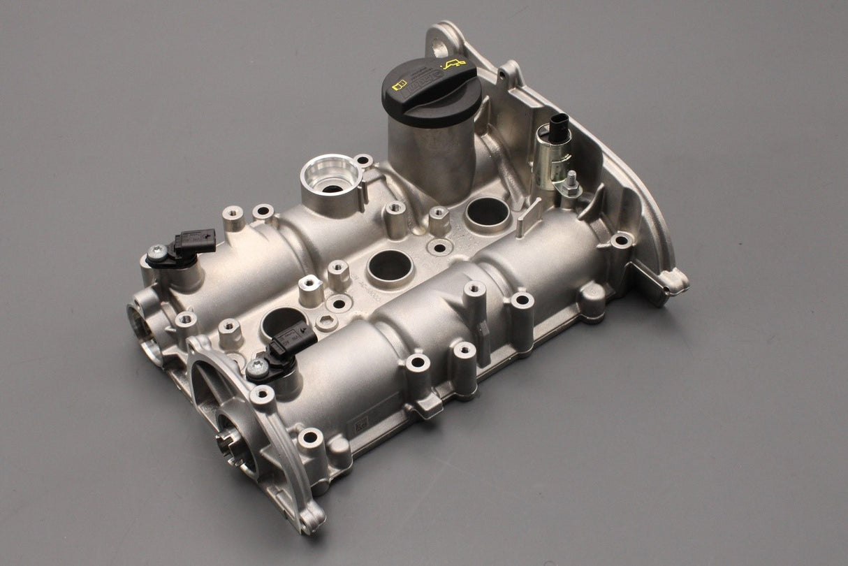 VW Polo SEAT Ibiza 1.0 MPI cylinder head cover with camshafts 04C103469S