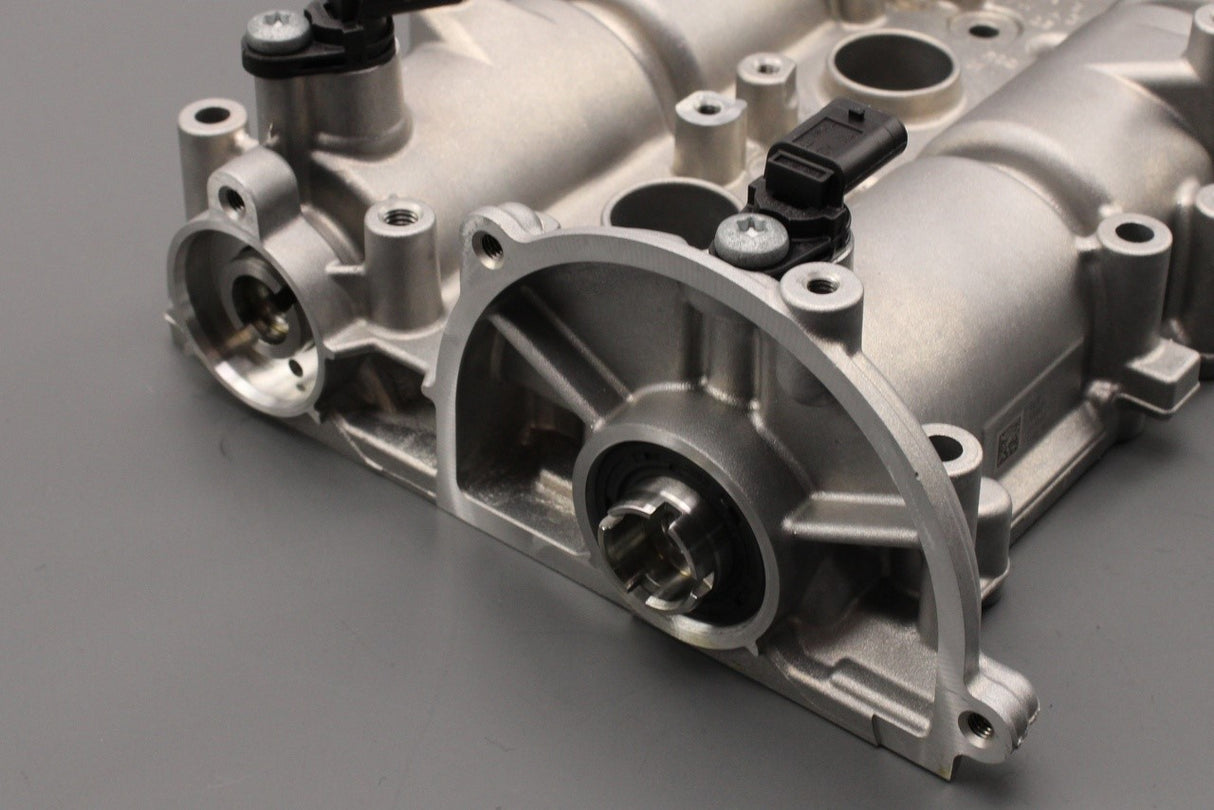 VW Polo SEAT Ibiza 1.0 MPI cylinder head cover with camshafts 04C103469S