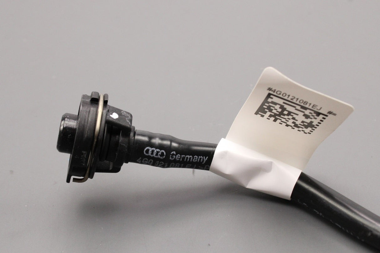 Audi A6 A7 2011-18 coolant header tank breather pipe 4G0121081EJ