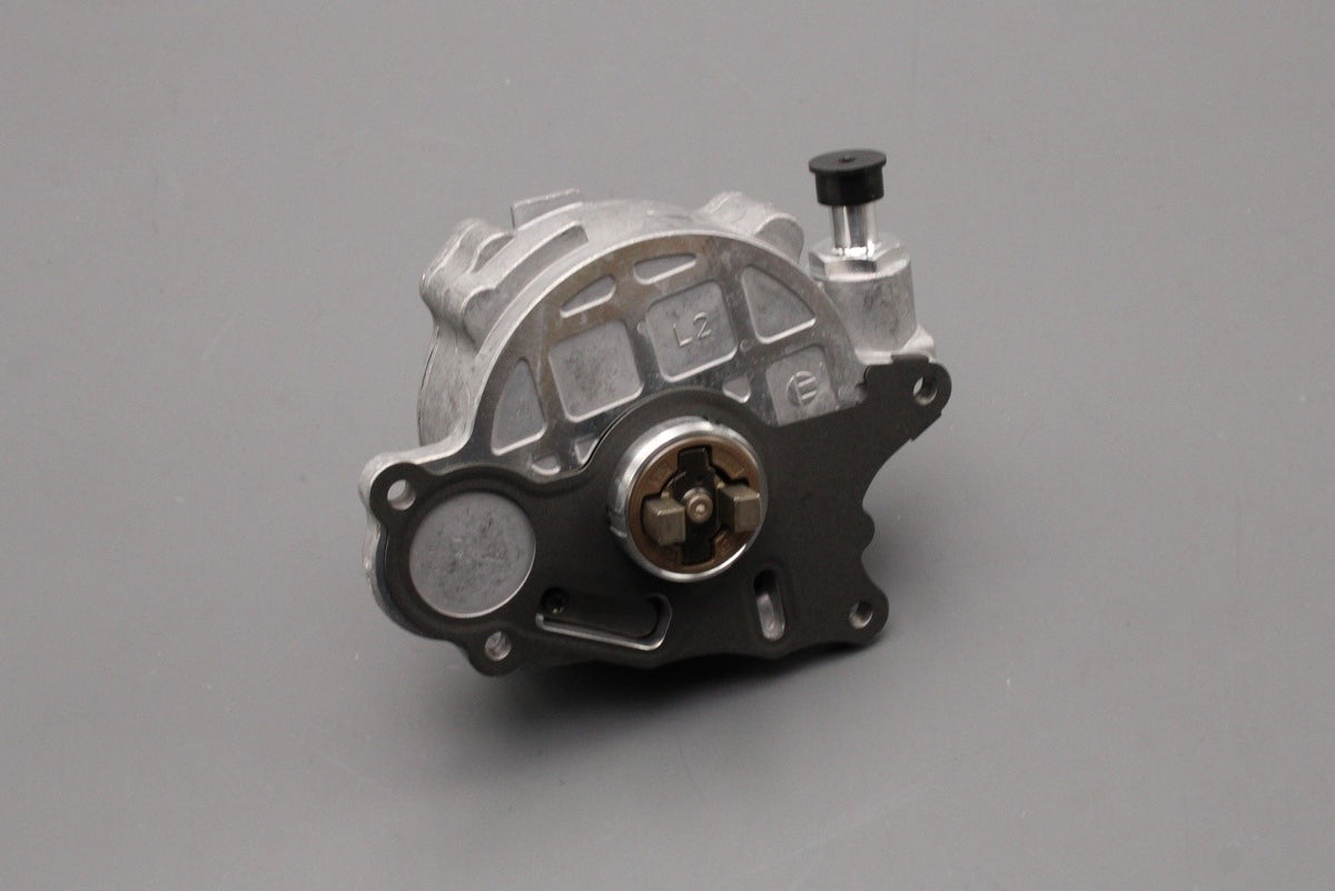 VW Golf MK5 MK6 Audi A3 8P A4 Skoda SEAT 2.0 TDI vacuum pump 03L145100F, view 1