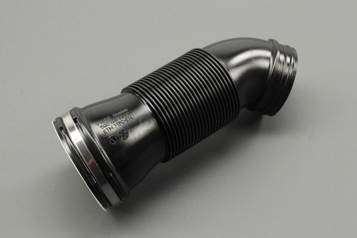 VW T-Cross Audi A1 Skoda Octavia 1.0 1.5 TSI air intake hose 5Q0129684C, view 1