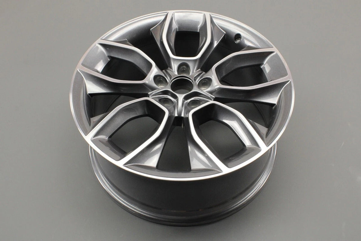 Skoda Karoq 18-on 19 inch Crater alloy wheel rim grey 57A601025Q HA7, view 1
