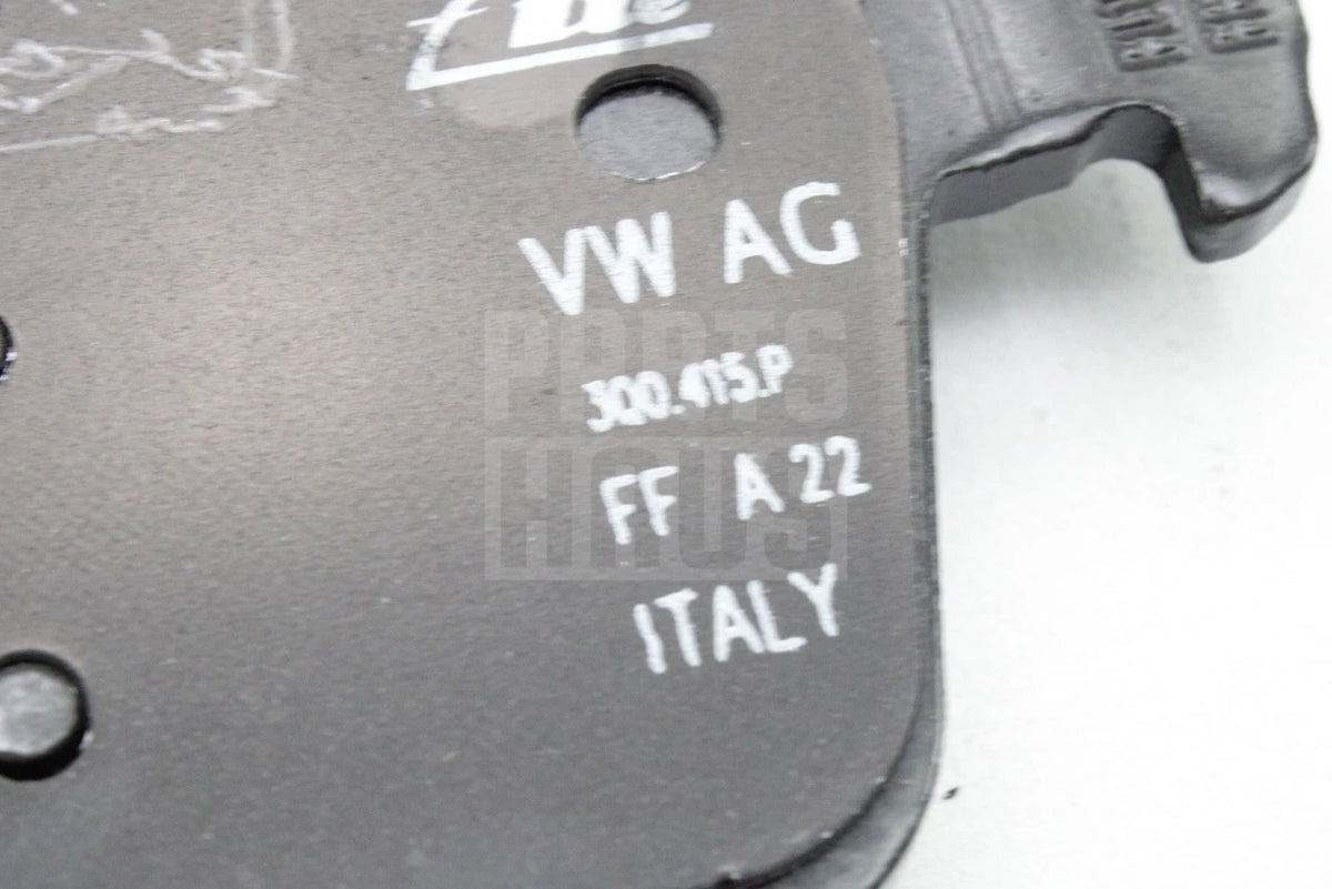 Audi A3 17-20 Q3 19-26 TT brake pads for 300mm discs (rear) 3Q0698451F