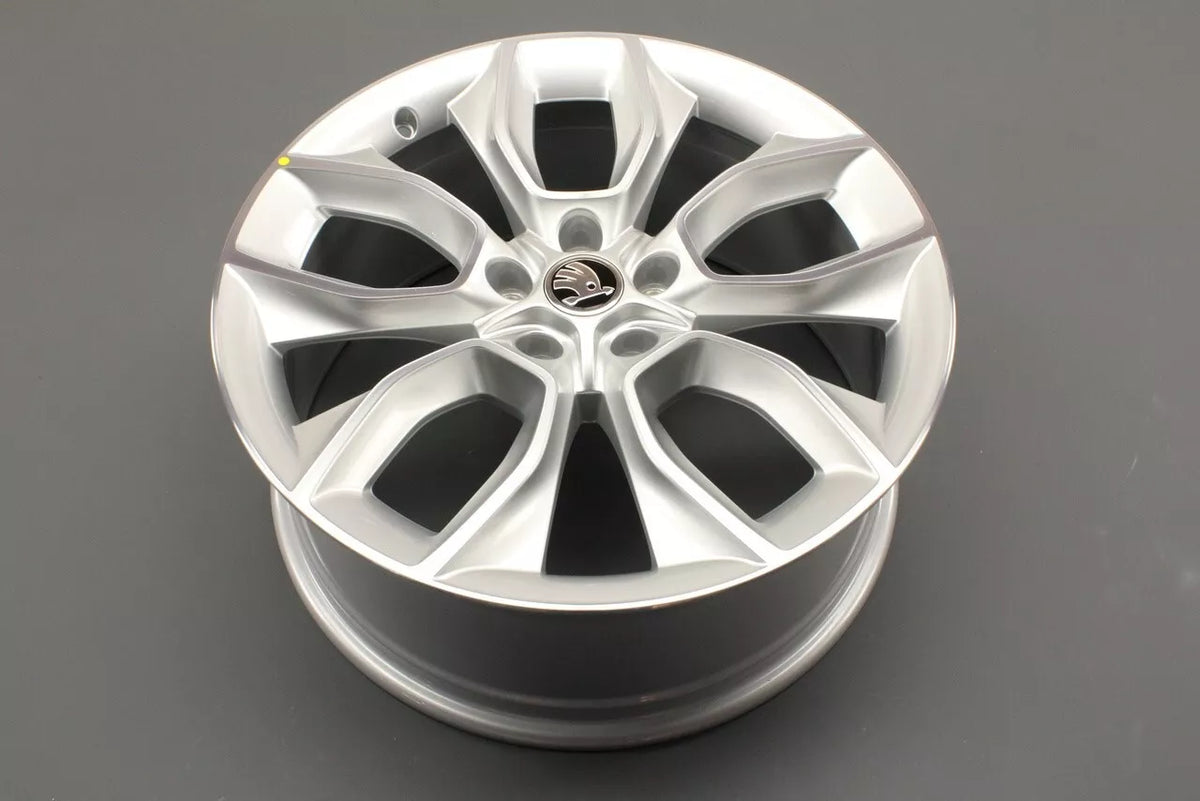 Skoda Karoq 18-on 19 inch Crater alloy wheel rim silver 57A601025G 8Z8, view 1