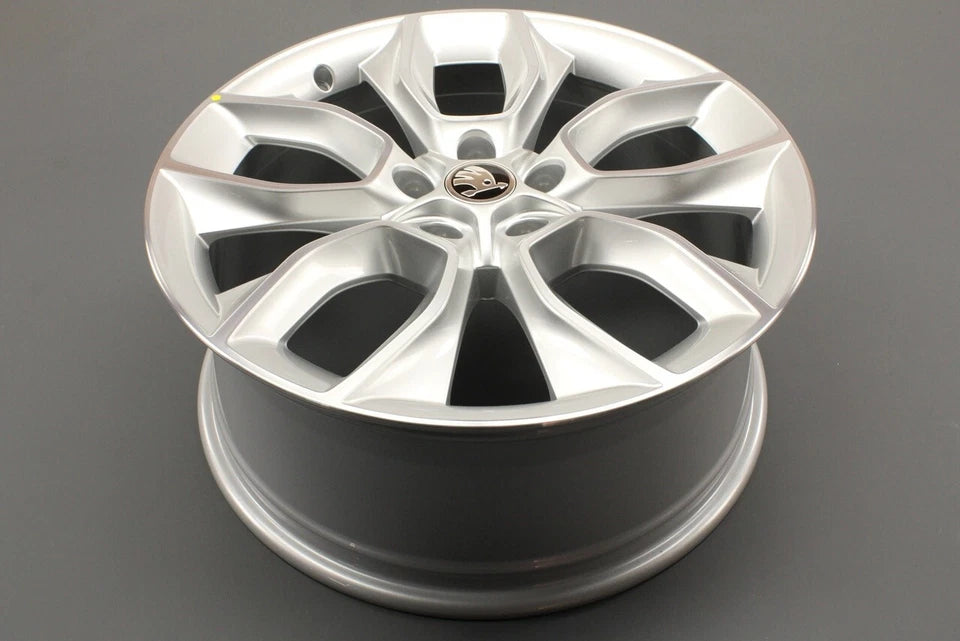 Skoda Karoq 18-on 19 inch Crater alloy wheel rim silver 57A601025G 8Z8
