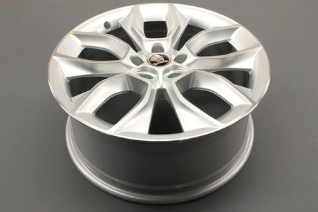 Skoda Karoq 18-on 19 inch Crater alloy wheel rim silver 57A601025G 8Z8