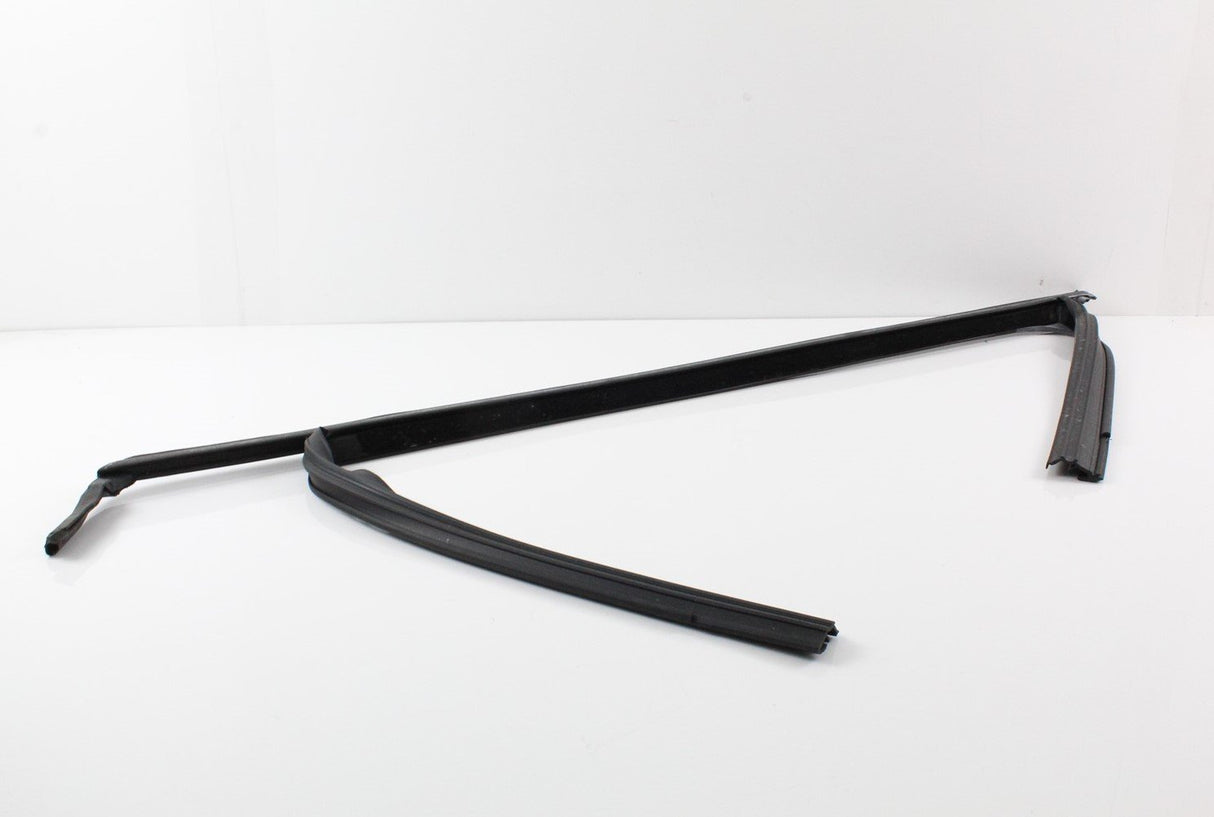 VW Polo 9N 9N3 02-09 front left 5 door upper window seal 6Q4837431K